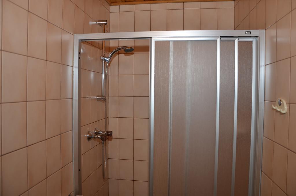 Haus Dachstein Schnitzer Hotell Eben Im Pongau Rum bild