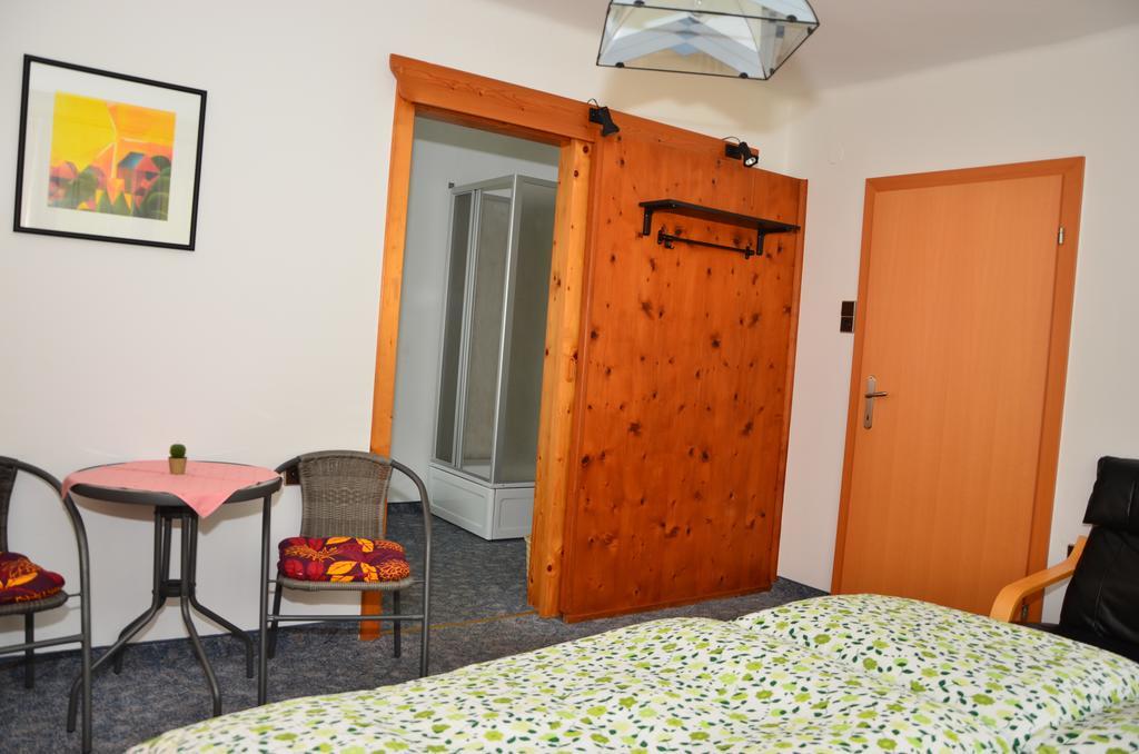 Haus Dachstein Schnitzer Hotell Eben Im Pongau Rum bild