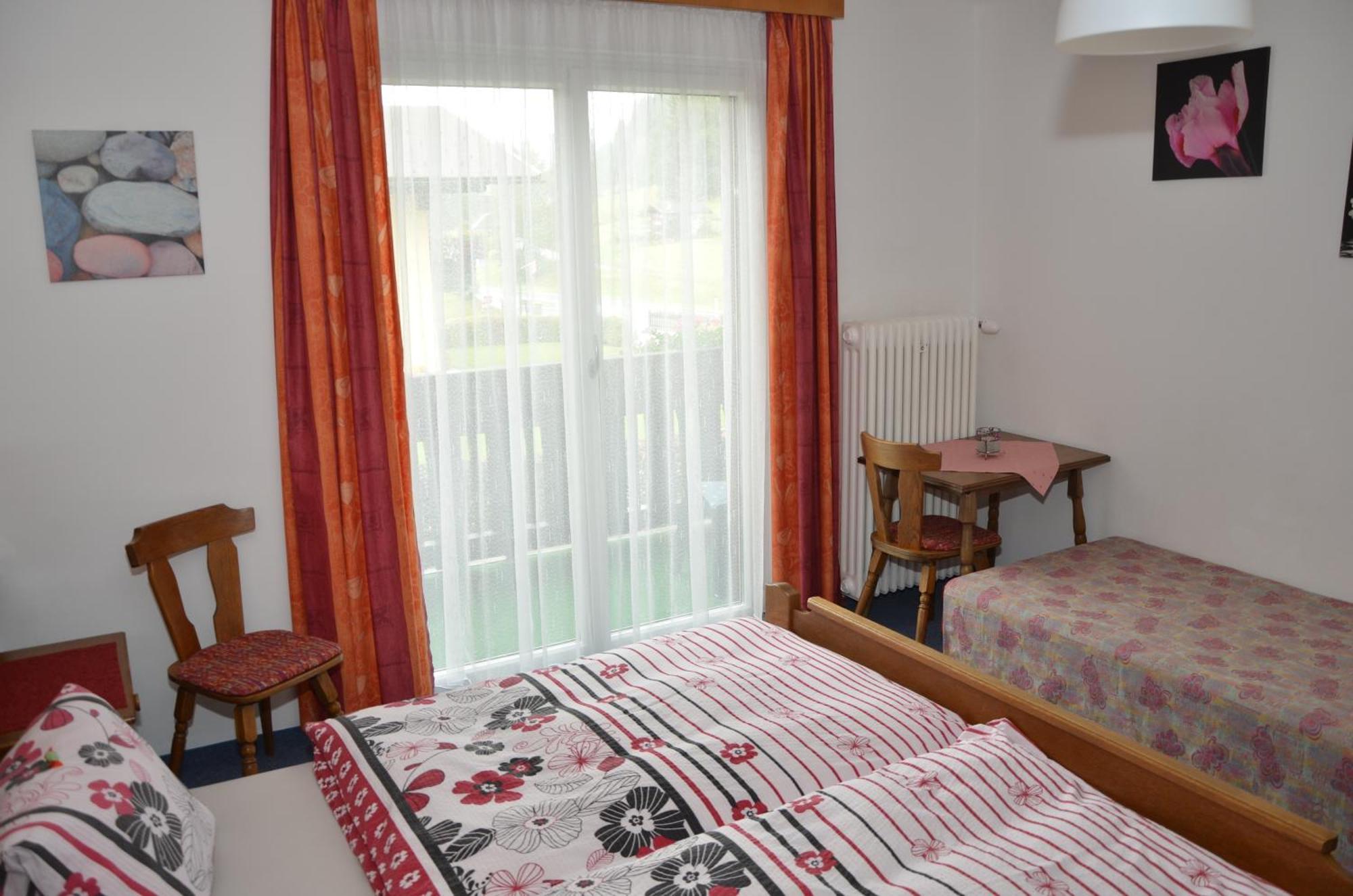 Haus Dachstein Schnitzer Hotell Eben Im Pongau Rum bild