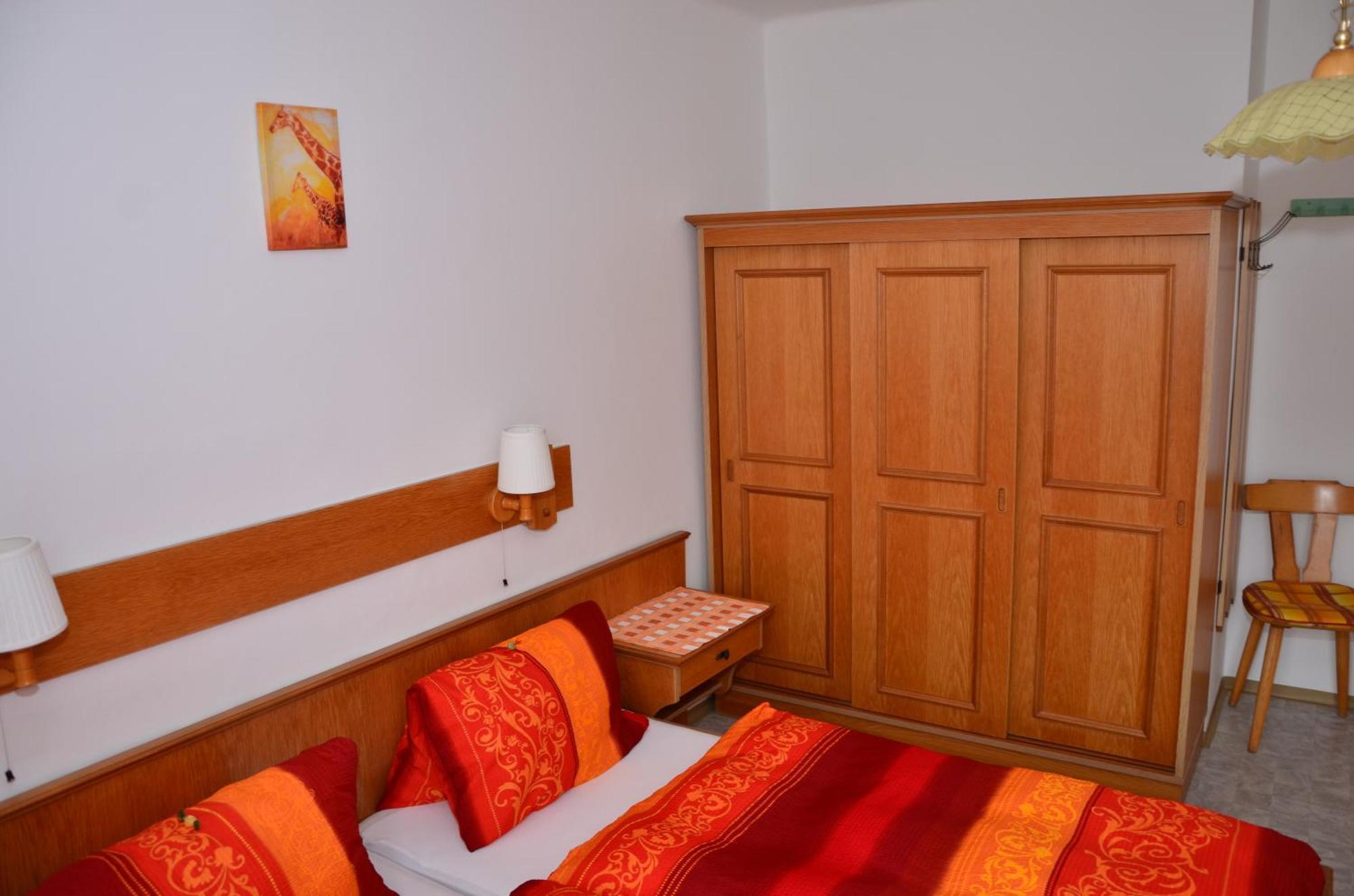 Haus Dachstein Schnitzer Hotell Eben Im Pongau Rum bild