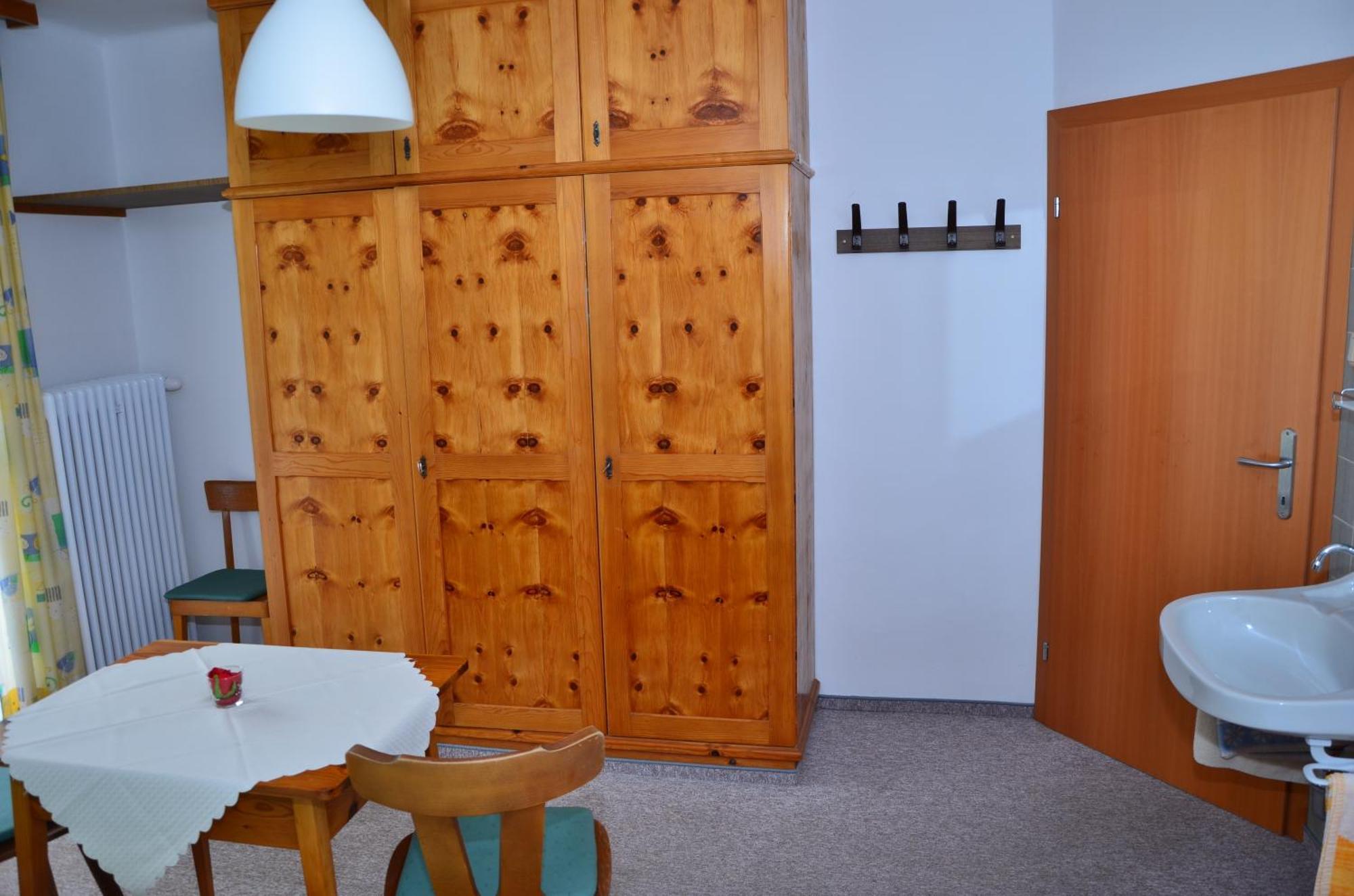 Haus Dachstein Schnitzer Hotell Eben Im Pongau Rum bild