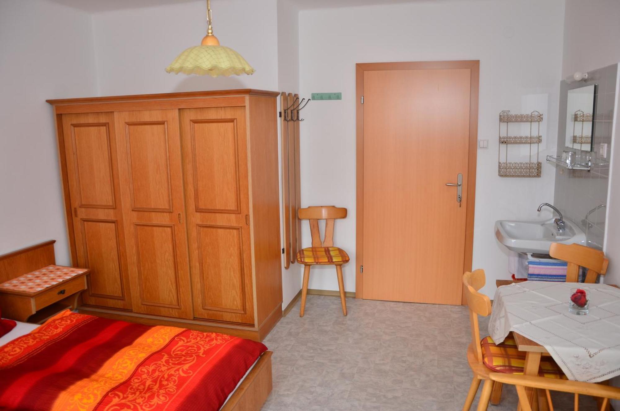Haus Dachstein Schnitzer Hotell Eben Im Pongau Rum bild