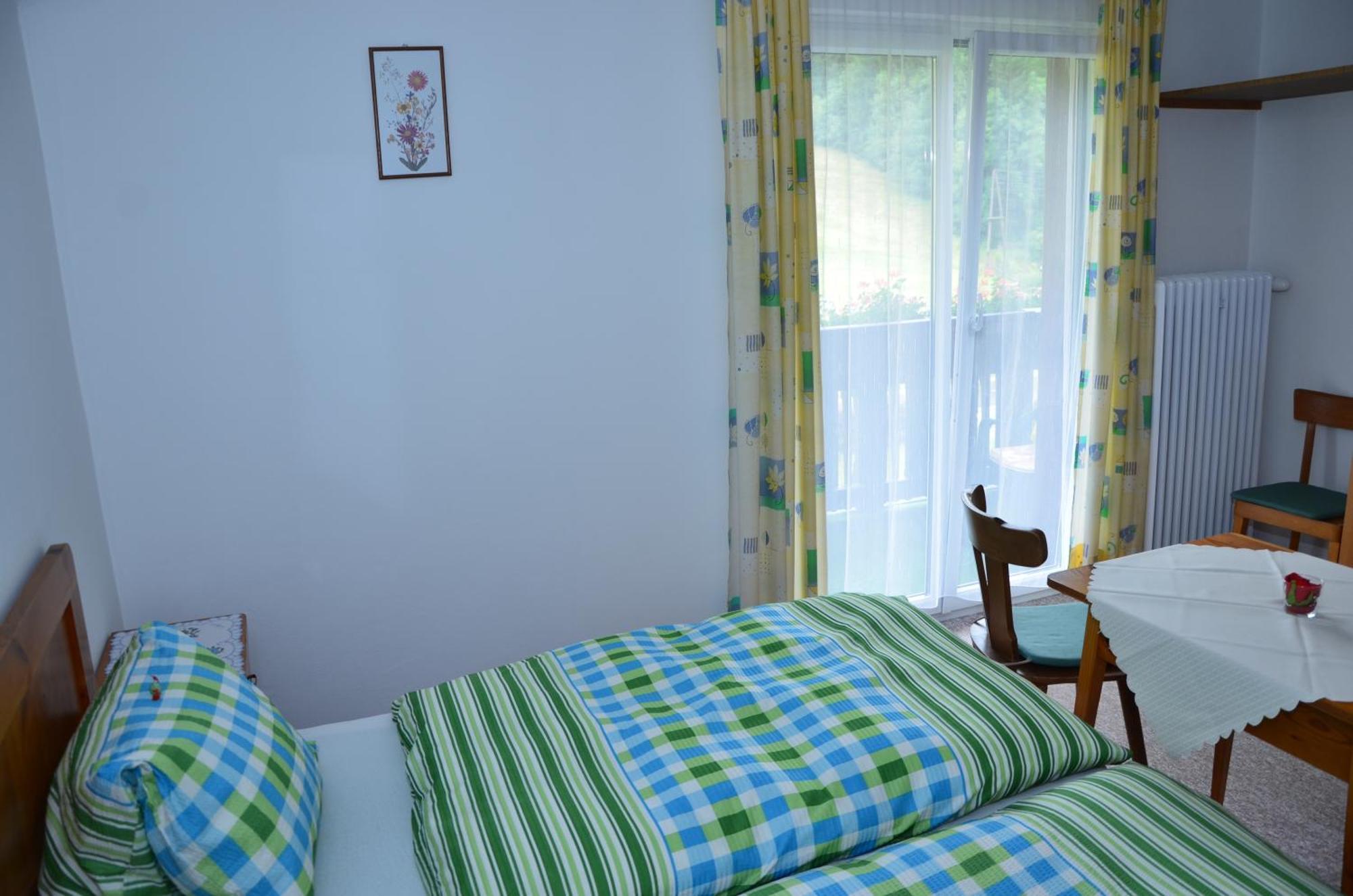 Haus Dachstein Schnitzer Hotell Eben Im Pongau Rum bild