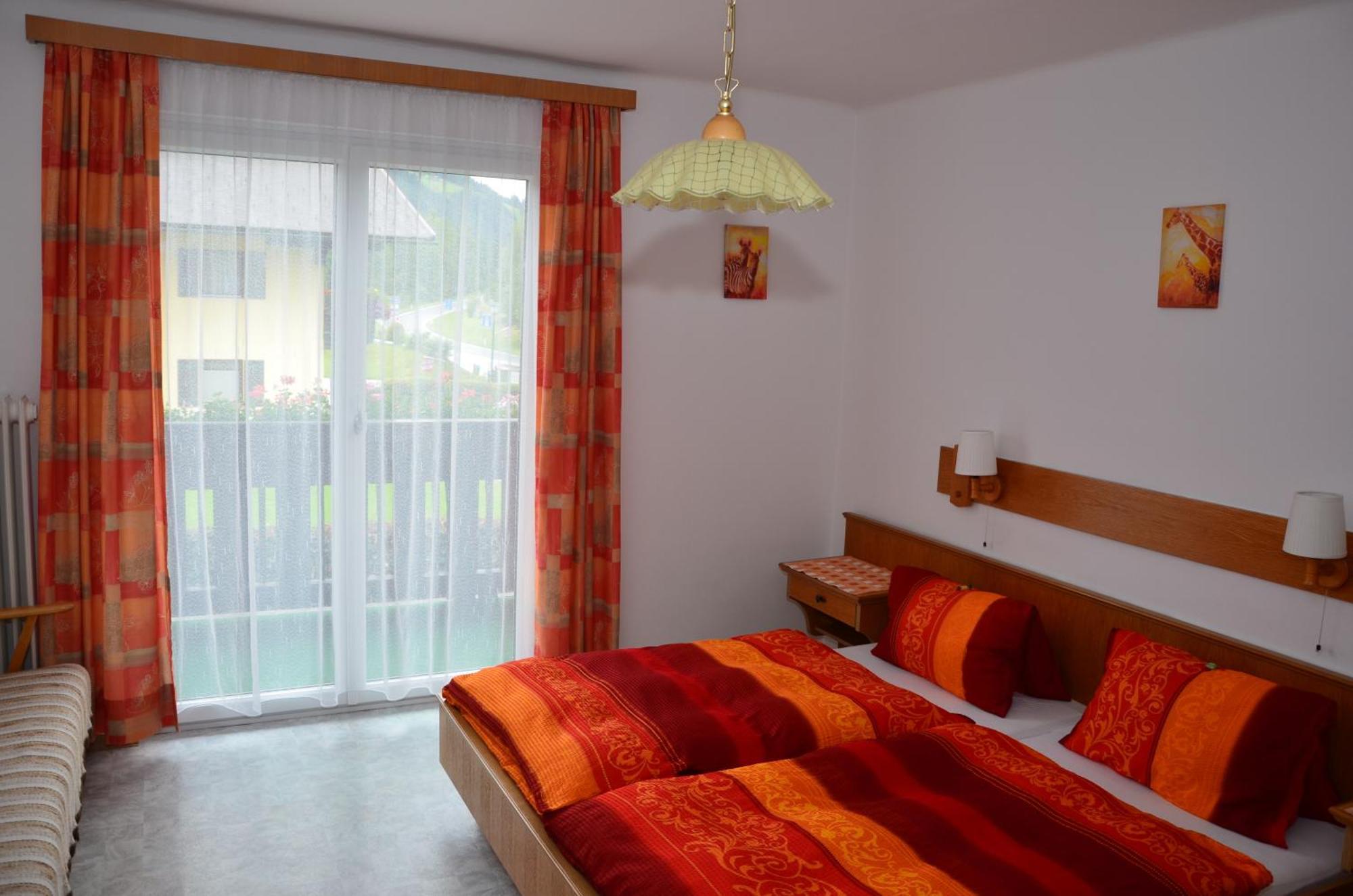 Haus Dachstein Schnitzer Hotell Eben Im Pongau Rum bild